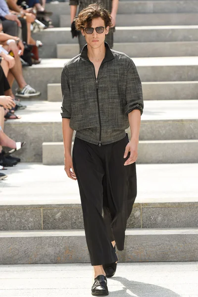 Look 19